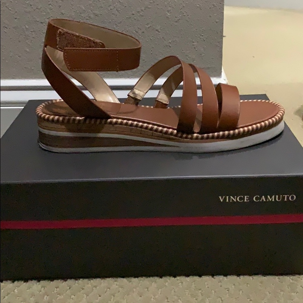 VINCE CAMUTO sandals- Size 8.5